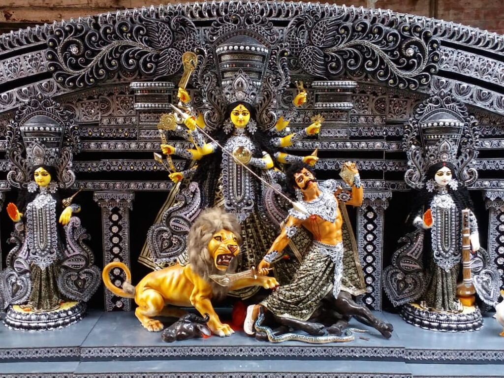 Fiberglass Durga idol with silver and black decoration, Lakshmi and Saraswati – Fiberglass Durga, Kolkata